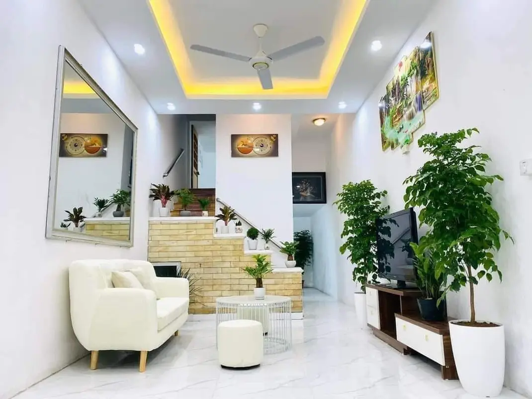 BÁN NHÀ LẠC LONG QUÂN - OTO ĐỖ CỬA - TIỆN ÍCH NGẬP TRÀN