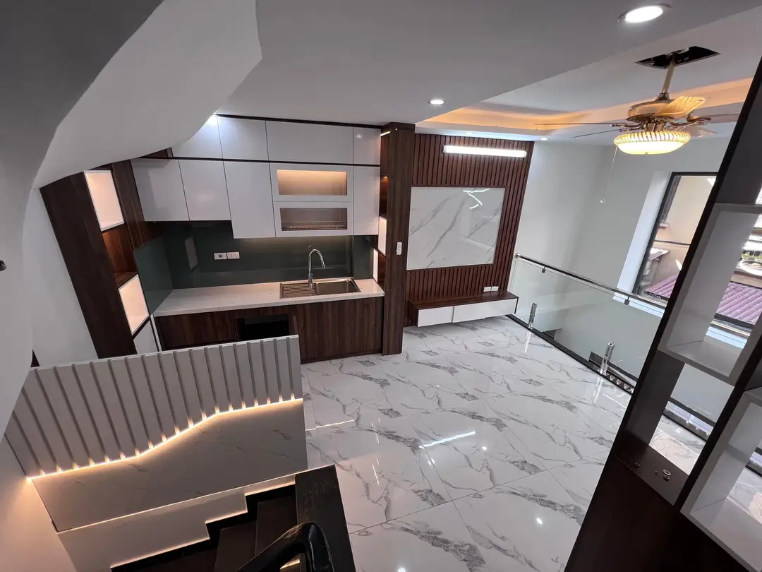 Cực phẩm Nguyễn Sơn,Long Biên 32m2 . 5 tầng, MT 4.4m. Oto, kinh doanh.4,9 tỷ