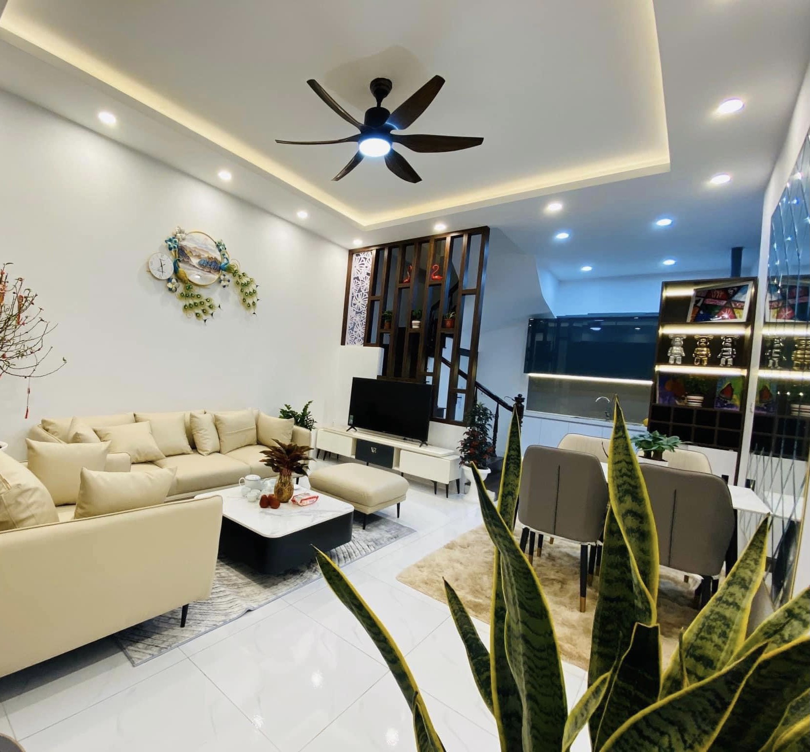 NHÀ ĐẸP Ô TÔ ĐỖ phố Khương Đình, Thanh Xuân, DT 37m2, 5T giá chỉ 3.95 tỷ