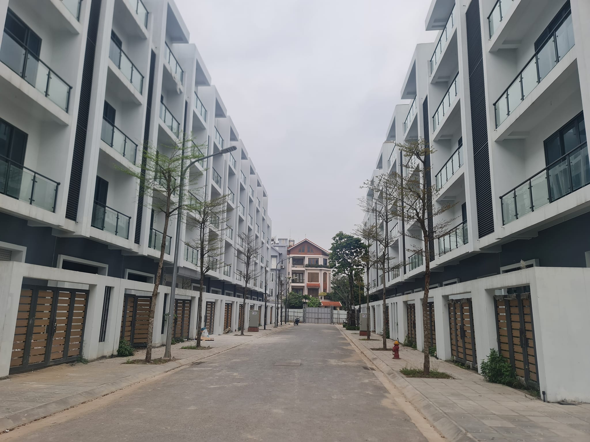 Phân Lô Hoàng Quốc Việt - Vị Trí VIP - Vỉa Hè Rộng, Dân Trí Cao,Về Ở Ngay Chỉ 17 Tỷ - Tiềm Năng Tăng Giá Cao