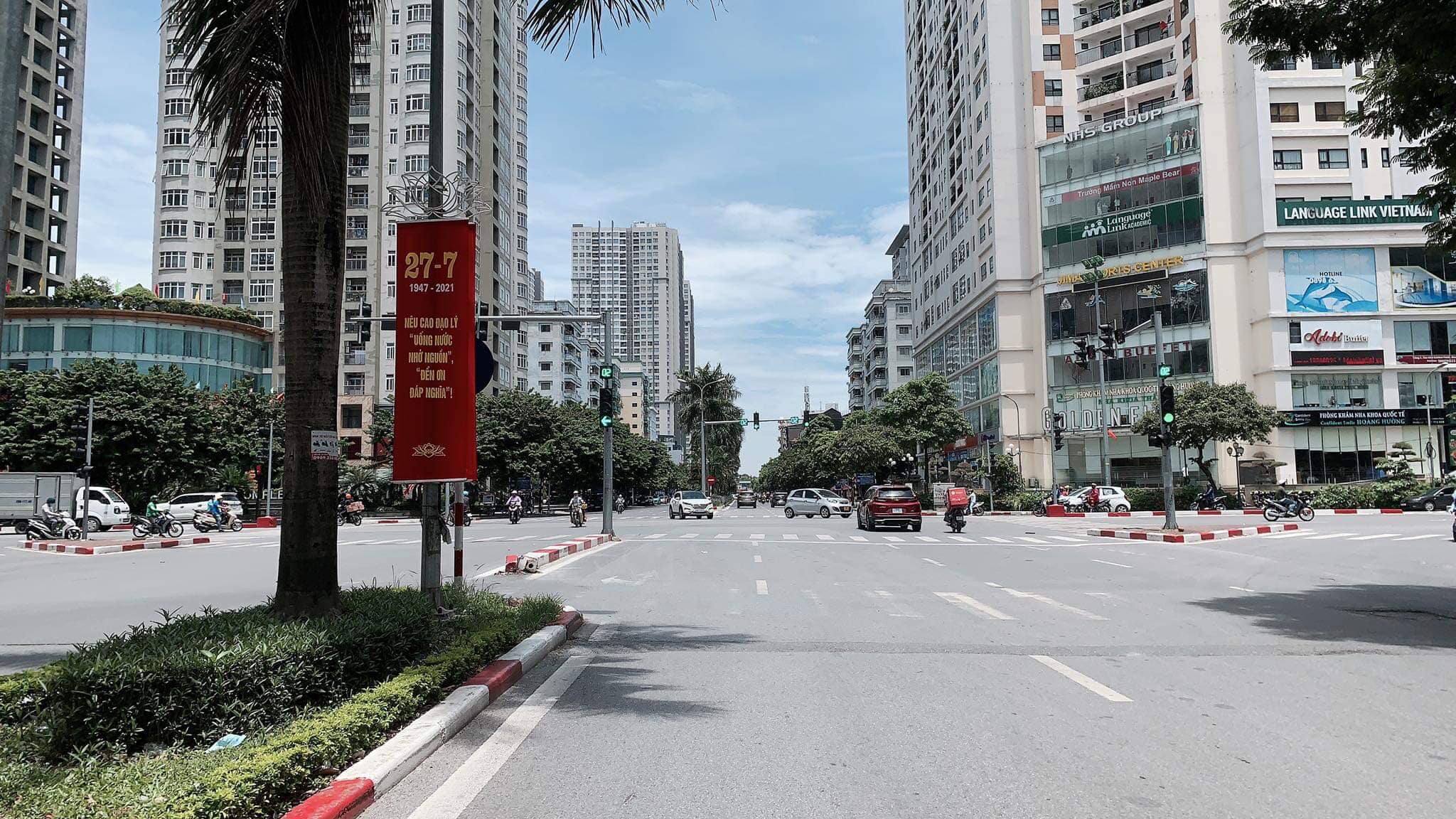 Cực Hiếm,Bán Đất tặng Nhà Mai Dịch, Cầu giấy 180m 3T 2 thoáng, Kinh doanh 13,x tỷ