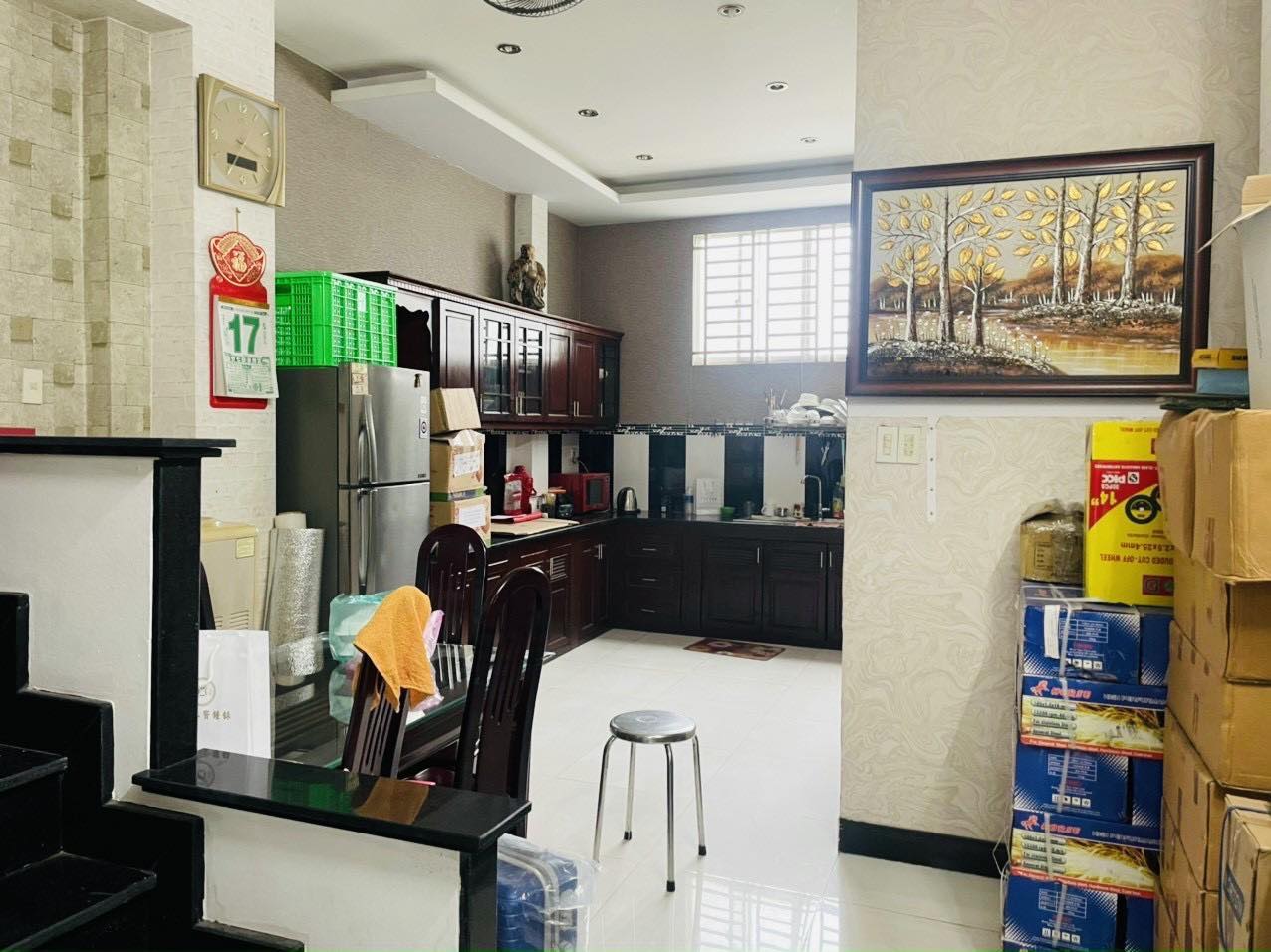 Bán nhà Mặt tiền Quận 5, 4 tầng 50m2 ngang 4m, đường rộng 12m 2 chiều, vỉa hè ô tô đậu ngày đêm. Chính chủ 1 đời xây