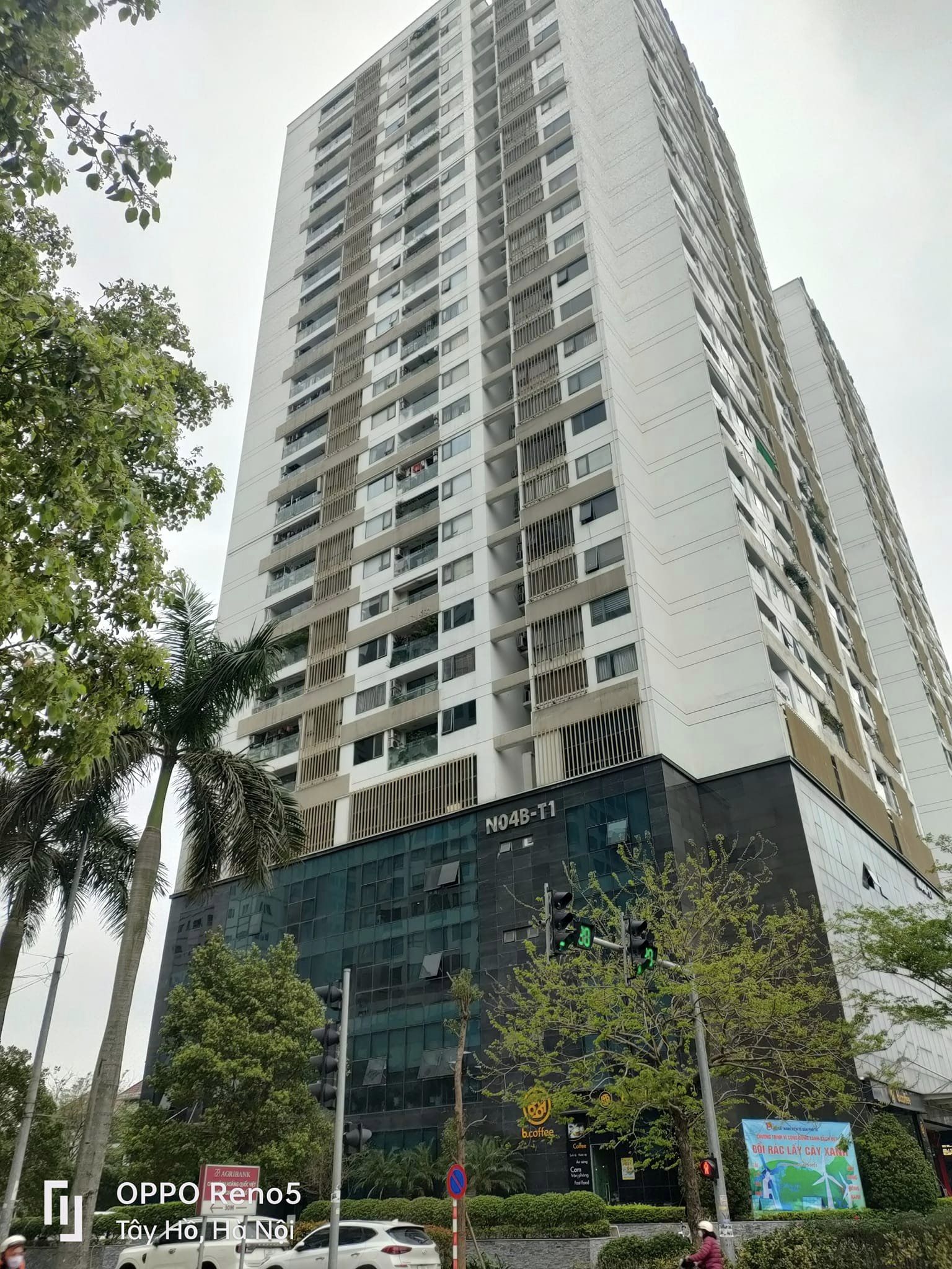 Bán căn 2 ngủ 100 m2 tầng trung tại NO4 T1 chung cư cao cấp Ngoại Giao Đoàn Bắc từ liêm giá 4,3 tỉ bao phí