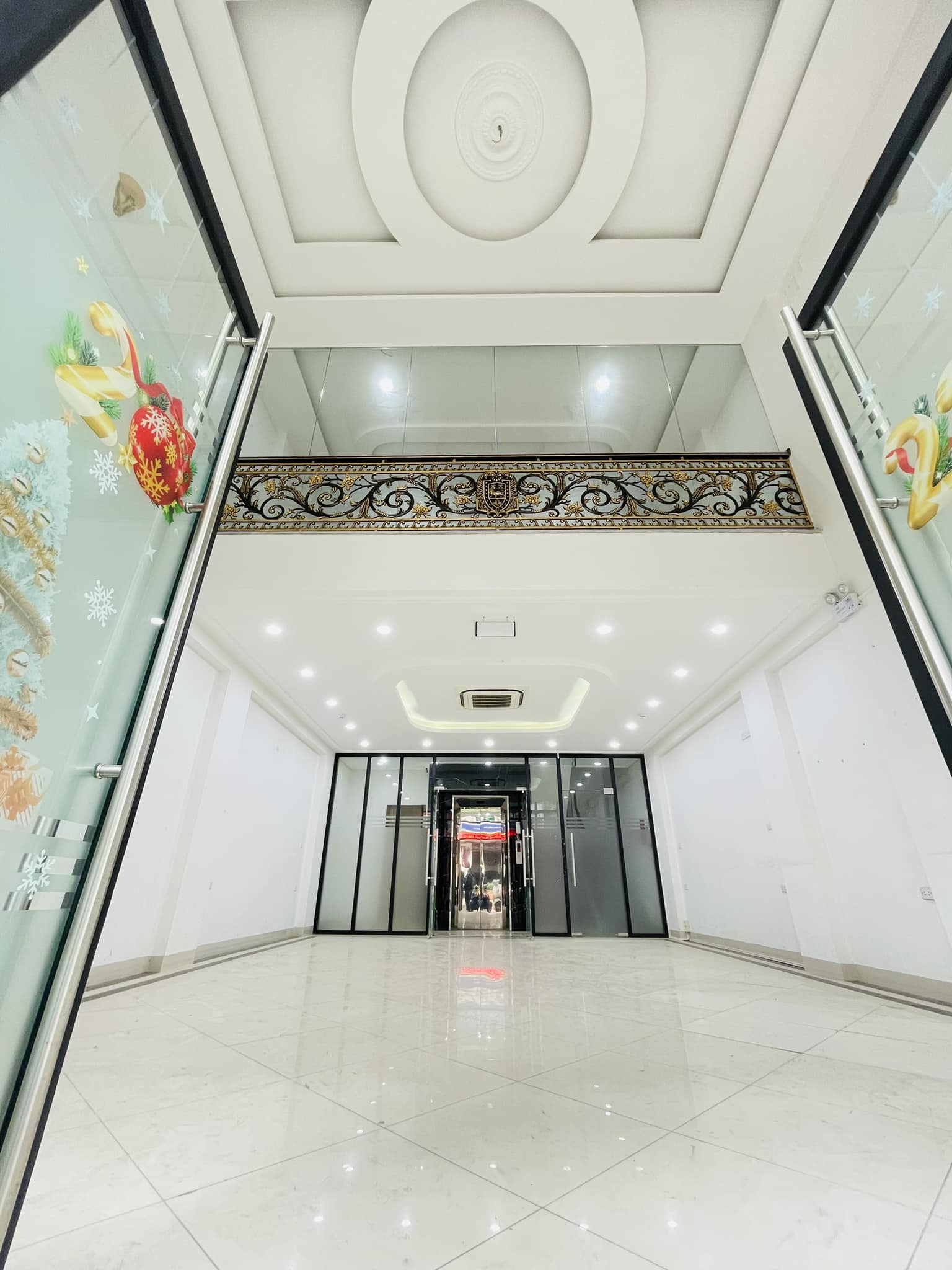 Bán gấp căn nhà mặt phố Minh Khai kinh doanh sầm uất đường rộng giá 16 tỷ