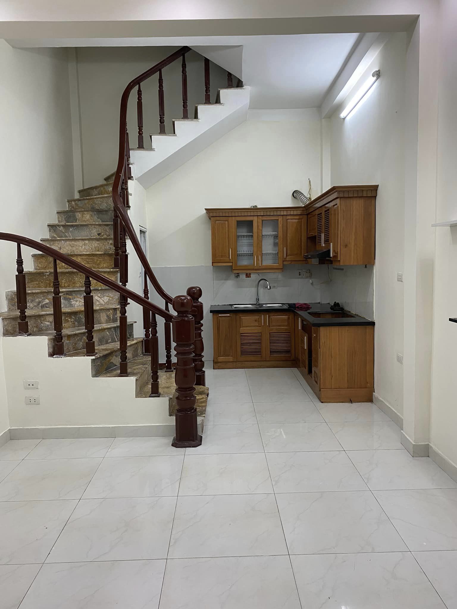 Bán nhà ngõ 63 Trần Quốc Vượng - Cầu Giấy. DT: 29m*5 Tầng. MT: 3.8m giá chỉ 3,85 tỷ