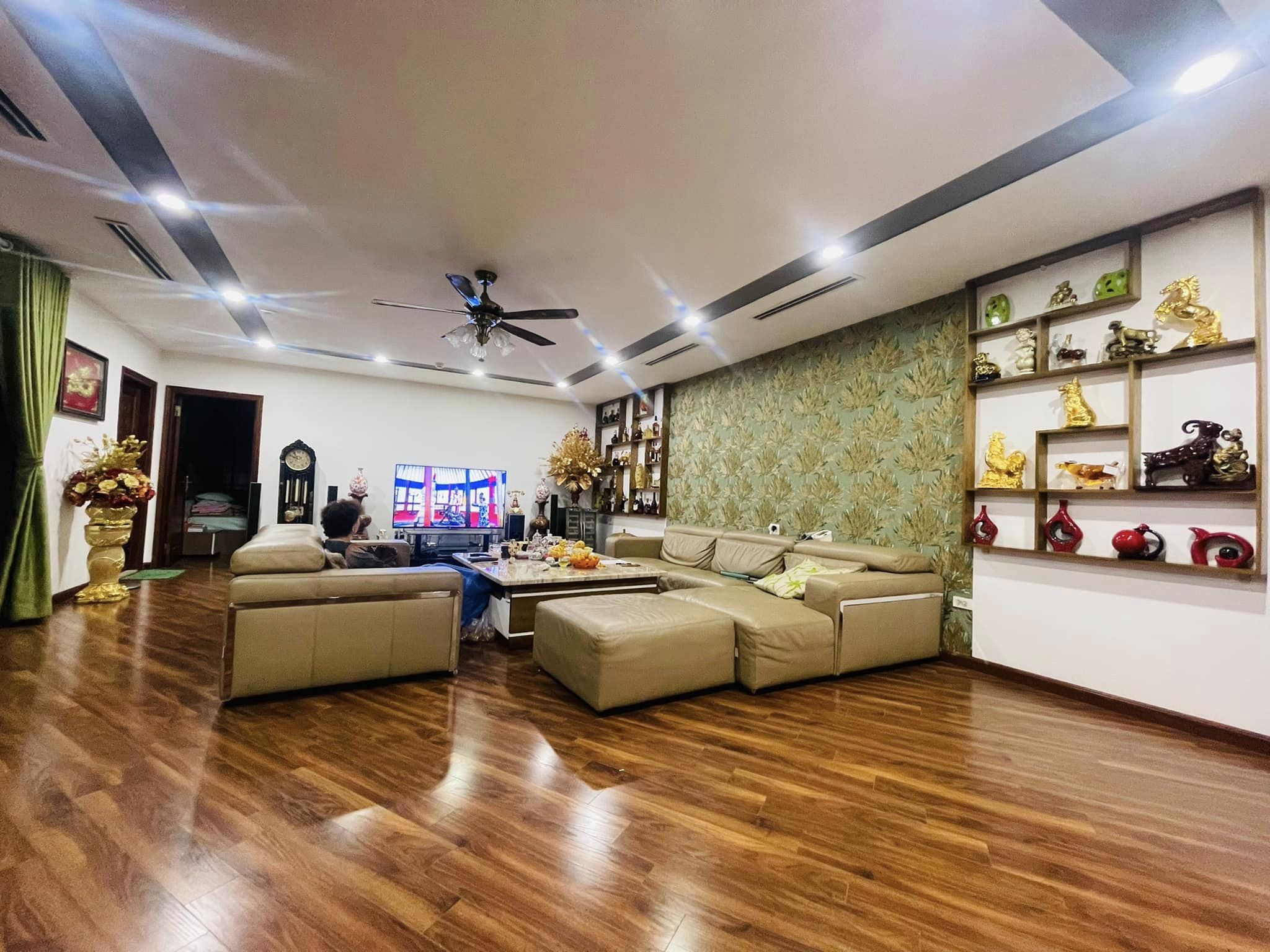 Vừa ở vừa cho thuê 150tr/tháng, toà nhà Núi Trúc, Ba Đình, 220m x 8T, 47 tỷ.