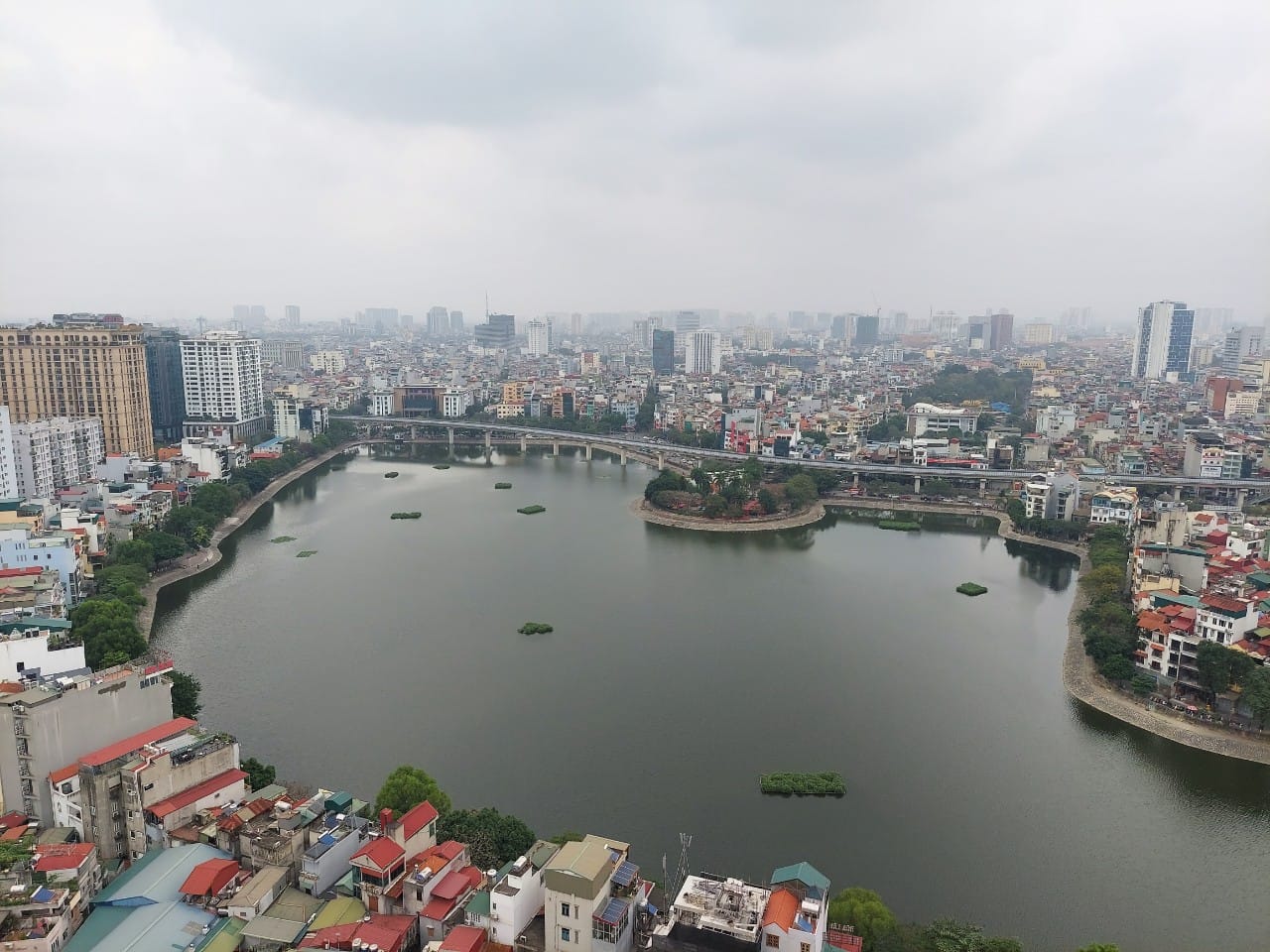 Cho thuê penthouse 3T toà 28 tầng, mặt phố Láng Hạ, 2000m2, 170tr/tháng.