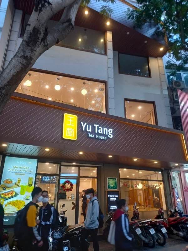 Cho thuê nhà mặt phố Cầu Giấy, DT 72M x 7.5T, mặt tiền 6M thông sàn, có thang máy, LÔ GÓC giá 140tr