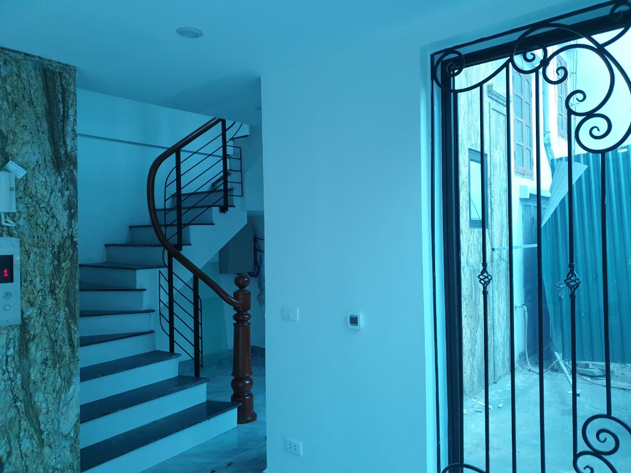 Nhà nguyên căn mới xây phố Cát Linh, DT 60m x 6 tầng, MT 6m thông sàn, thang máy ngõ oto tránh 35tr