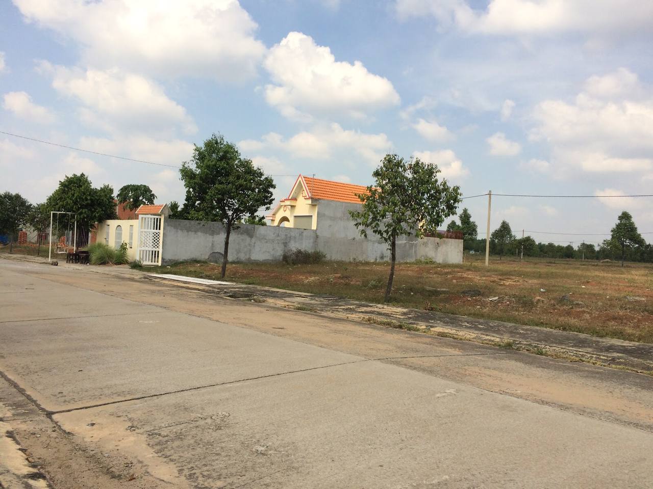 CON GÁI BẢO LÃNH ĐỊNH CƯ MỸ KHÔNG MUỐN KHAI THUẾ NHIỀU NÊN CHÚ MUỐN BÁN HẾT 300M2 ĐẤT Ở BÌNH DƯƠNG