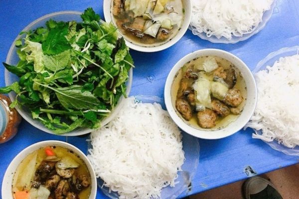 Menu bún chả Đê La Thành đa dạng, giá cả phải chăng review-bun-cha-de-la-thanh-2