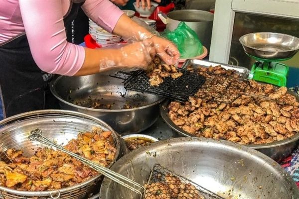 Bún chả Đê La Thành phục vụ tận tình review-bun-cha-de-la-thanh-3