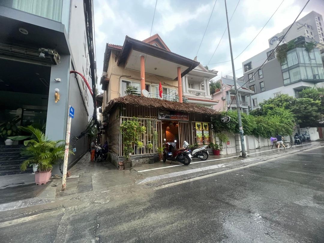 Đất tìm người! 180 m2 8,2 m mặt tiền tại đệ nhất phố Tây Hồ