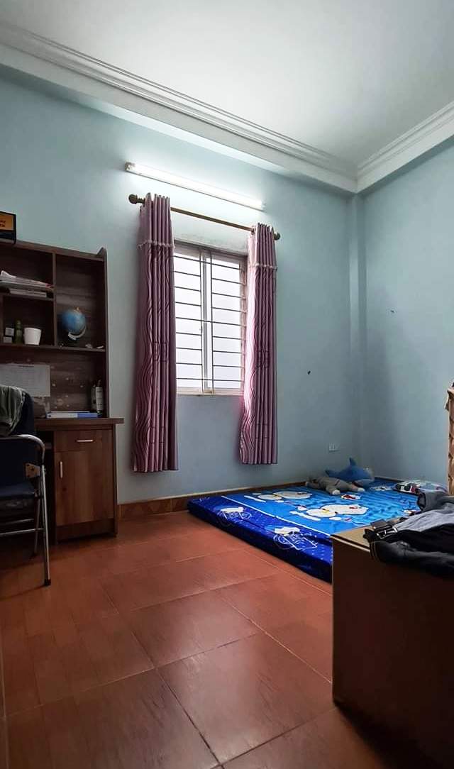 Bán đất tặng nhà Thạch Bàn, Long Biên, 43m2, nhỉnh 2 tỷ, gần trường, chợ, đường ô tô