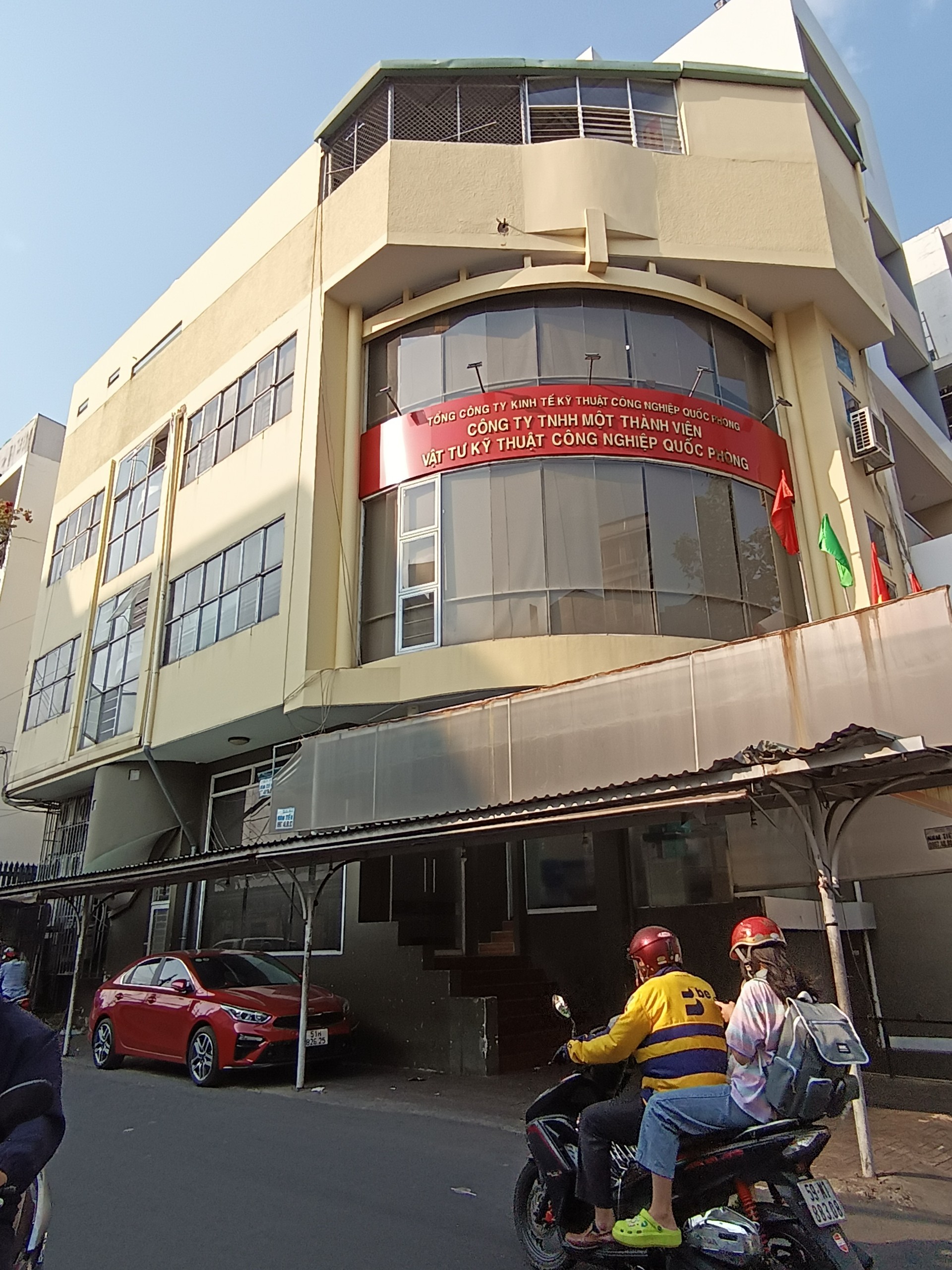 Cho thuê tòa nhà góc 2MT đường Tô Hiến Thành. P15. Quận 10 .