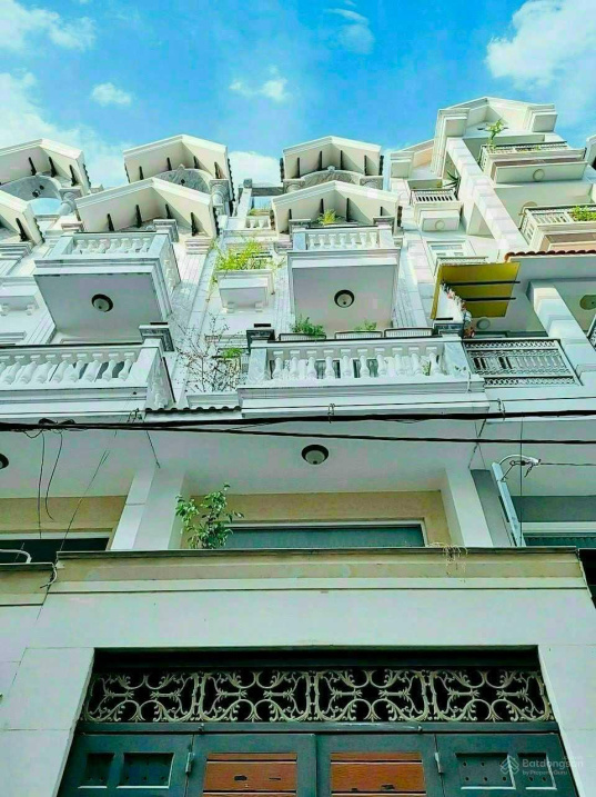 Nhà xinh lung linh, đúc 1 trệt, 1 lửng, 3 lầu, hẻm 6m, giá tốt