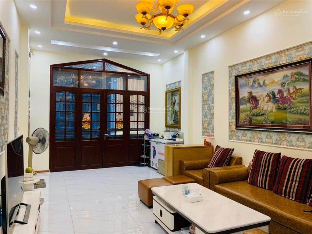 Bán nhà DT: 65M x5T MT: 5M Phố Vương thừa vũ