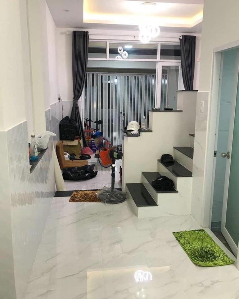 Vỡ nợ bán nhà 1 trệt 1 lầu 3P đường Nguyễn Kiệm Q.GV 64m2 Gía TT 950tr gần chợ tiện KD shr