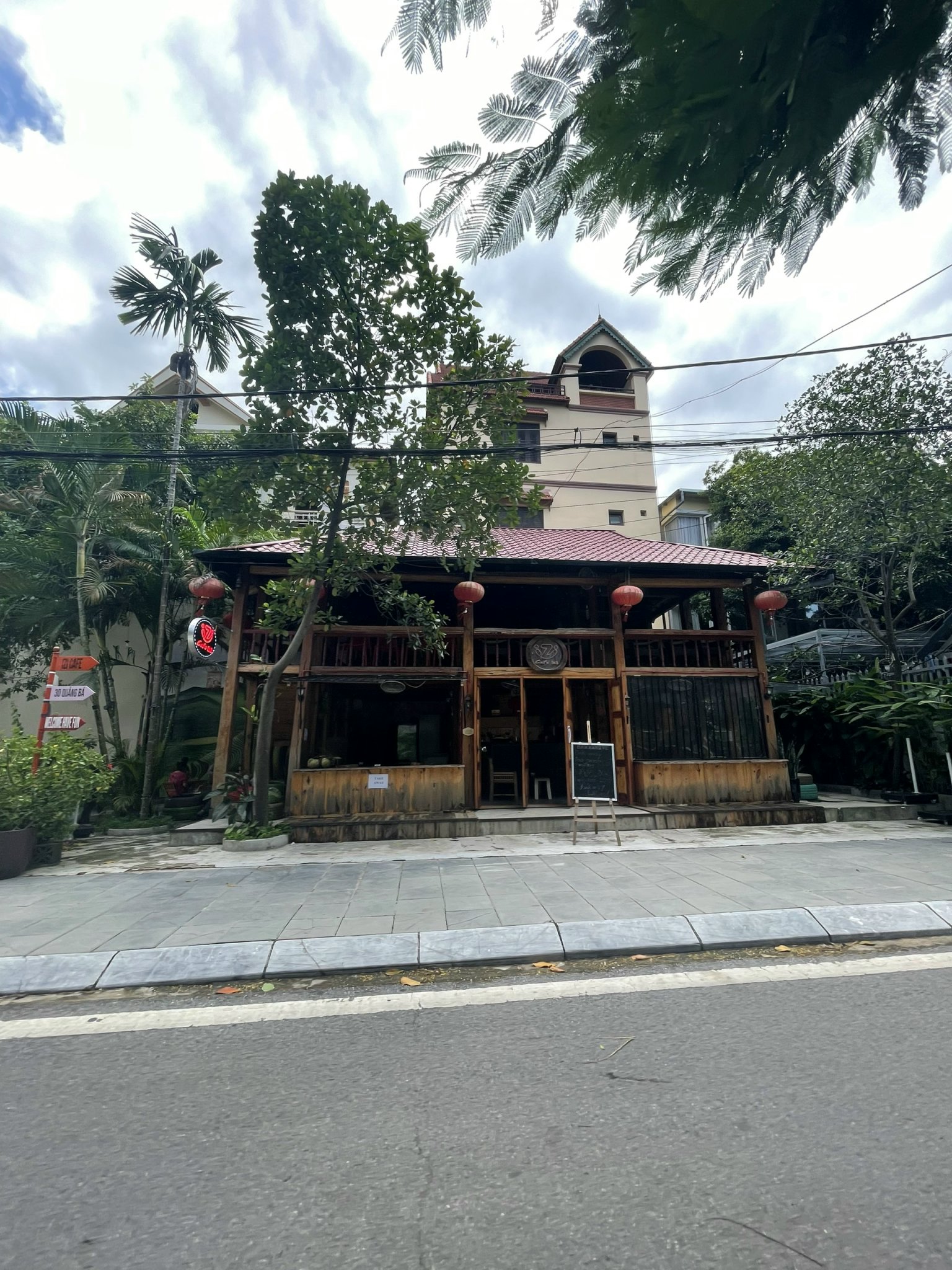 Chủ Sốt ! Hạ Hẳn 4 tỷ Bán Gấp Nhà Mặt Phố Hàng Bột : 90m2 - mặt Tiền 7m - Đường 2 chiều - Vỉa hè Kinh Doanh Đỉnh - Giá chỉ 22 tỷ.