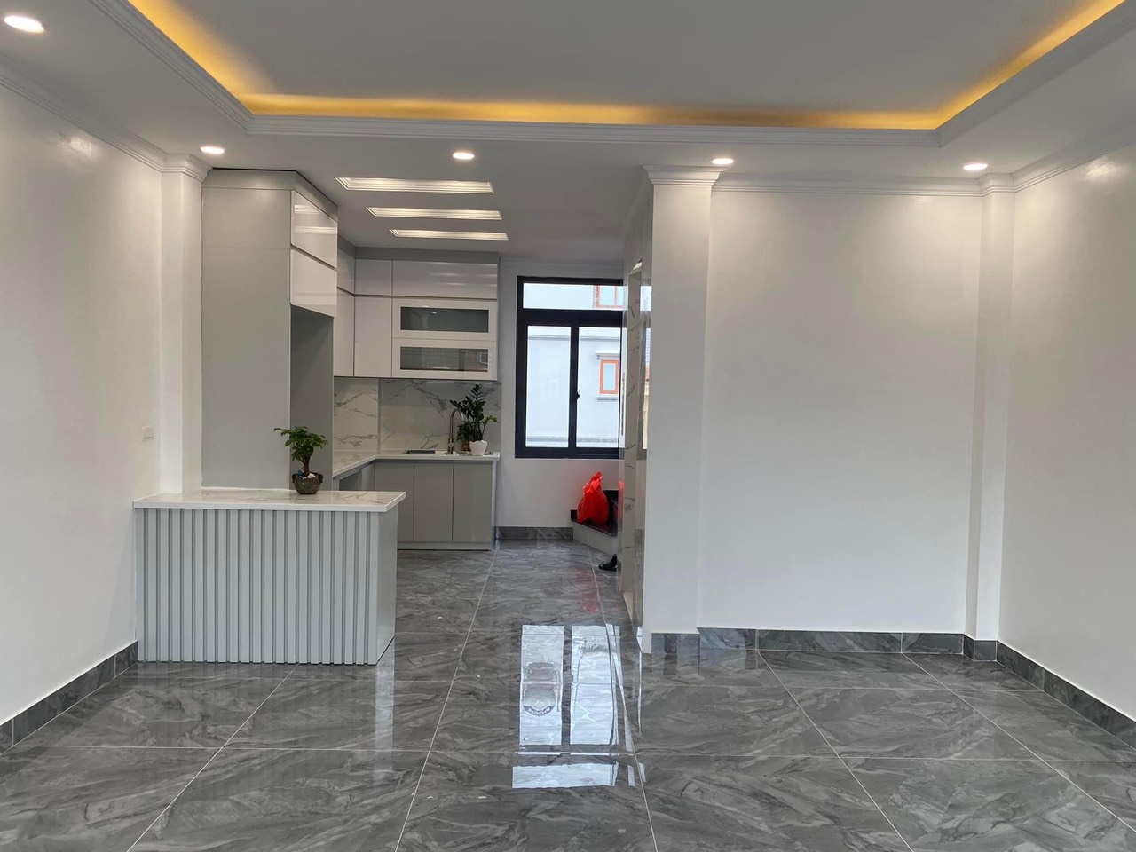 Bán nhà Đền Lừ, 38m x 5T x 4.5 tỷ, LÔ GÓC - MẶT NGÕ THÔNG - Ô TÔ CÁCH 30M