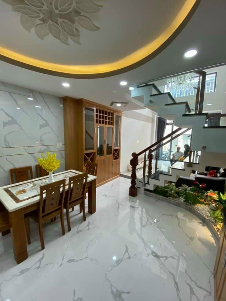 Chuyển CT bán nhà 1 lầu 3 phòng đường Dương Quảng Hàm Q.GV 63m2 giá TT 945tr gần chợ tiện KD hẻm tận 5M SHR LH Vi