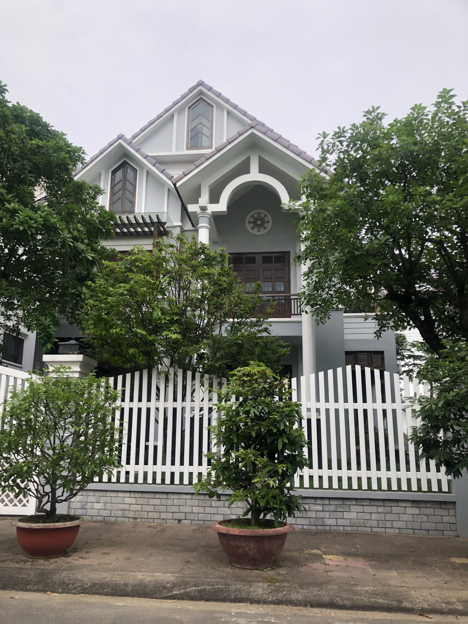 100m2 sẵn 3 tầng đường 7m5 gần Vinmec, 30/4 giá bán 8.6 tỷ