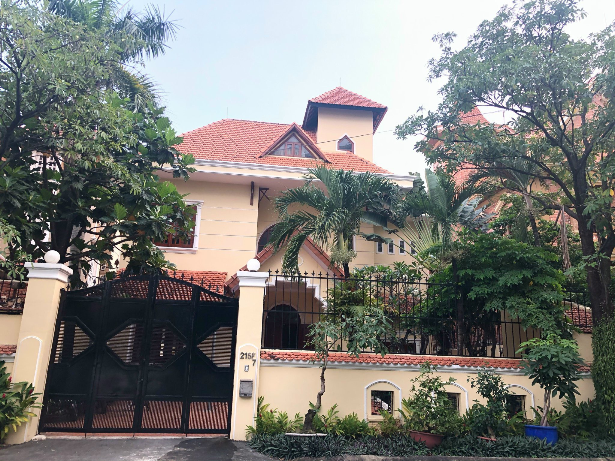 Bán Biệt Thự Nguyễn Văn Hưởng, Thảo Điền, Q2, 16x31m, 504m2, trệt 2 lầu có hồ bơi cực đẹp