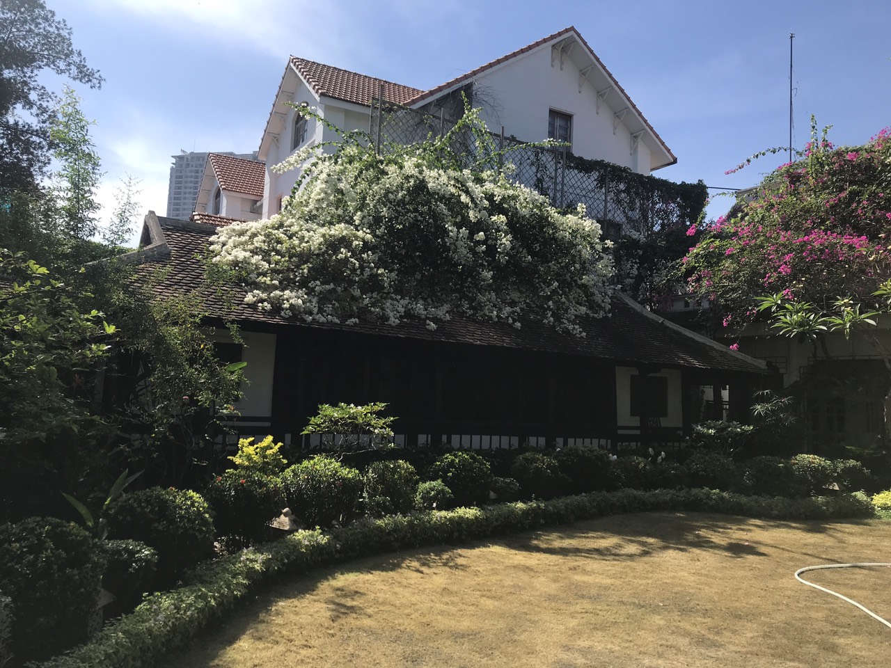 BIỆT THỰ 1000m2 - THẢO ĐIỀN - QUẬN 2 giá cực rẻ