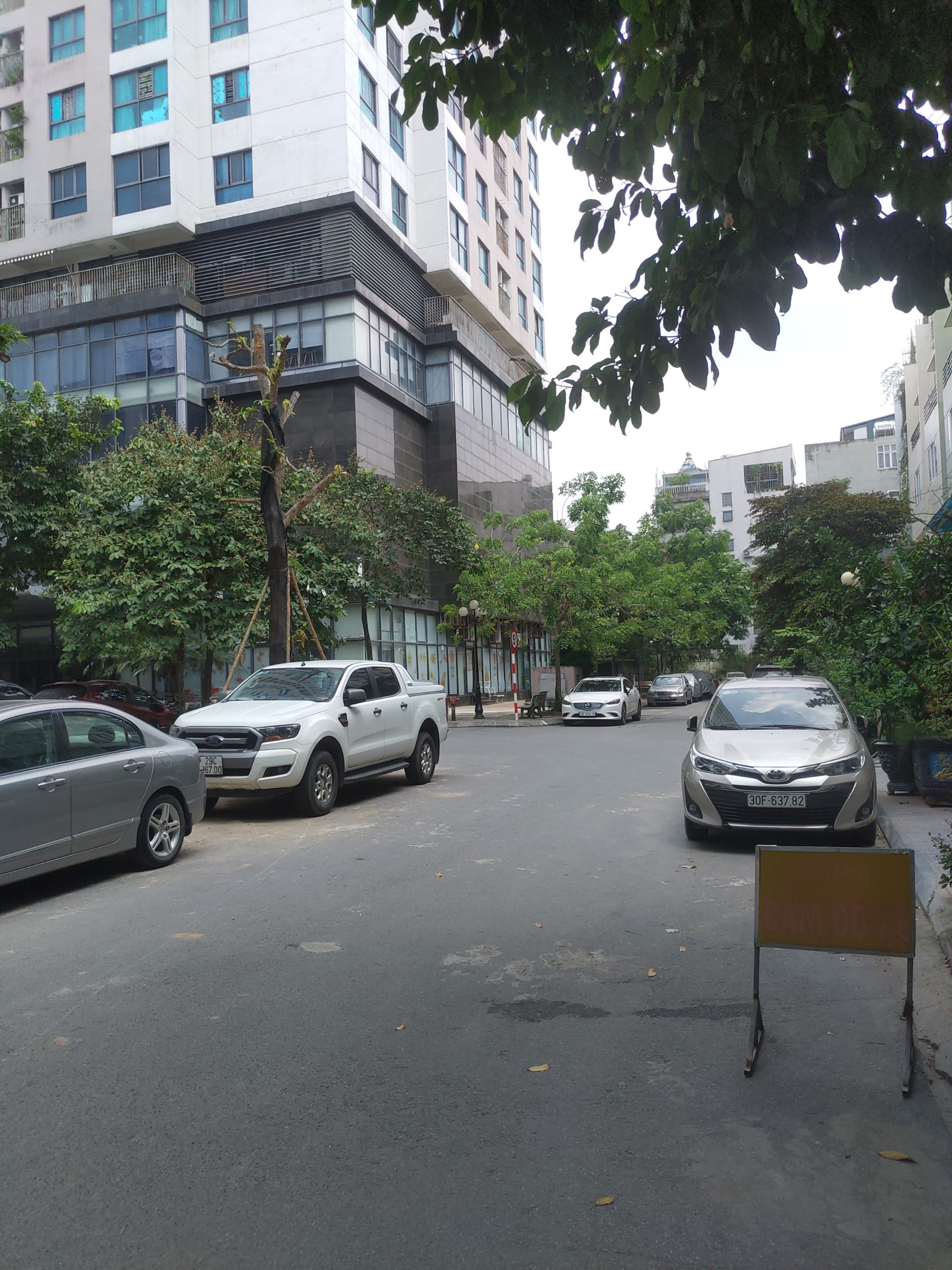 Bán Nhà Ngõ 100 Hoàng Quốc Việt, Lô Góc Kinh Doanh Oto Tránh Nhỉnh 20 Tỷ