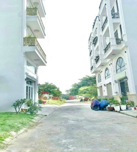 Bán đất khu sân vận động Hoàng Quốc Việt - đường nhựa 8m- giá 6,8 tỷ