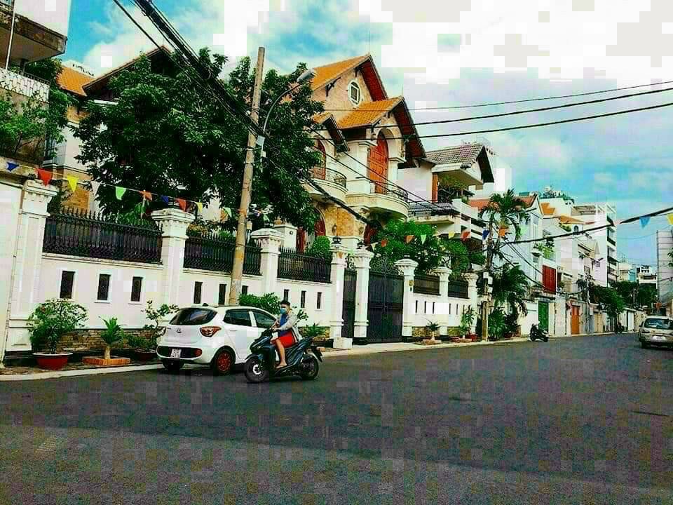 1295m2