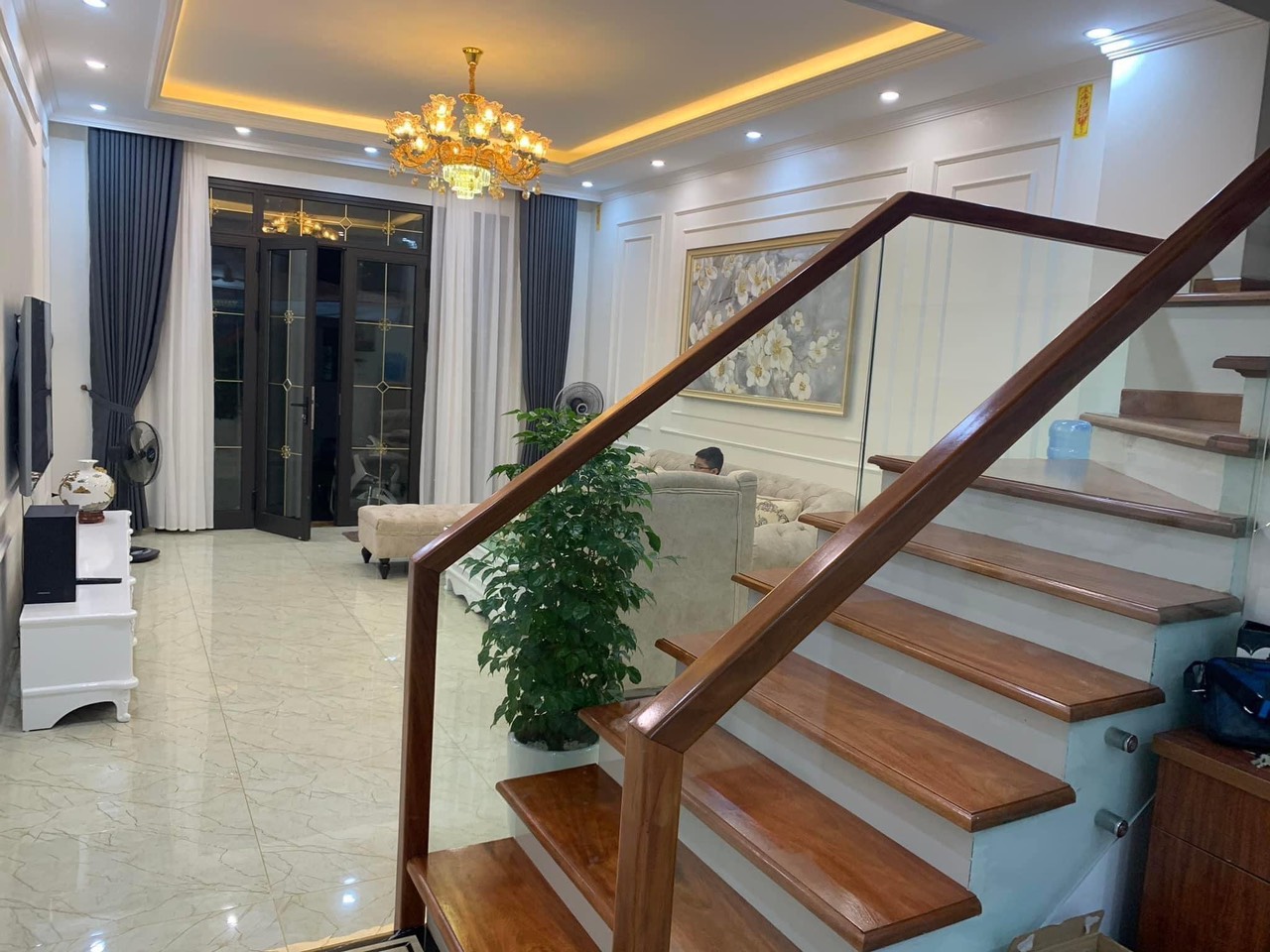 Bán tòa chung cư mini, CHDV, Nghĩa Đô, Cầu GIấy, gần ô tô, kinh doanh dòng tiền, 8 tầng thang máy, đầy đủ nội thất, cho thuê full.