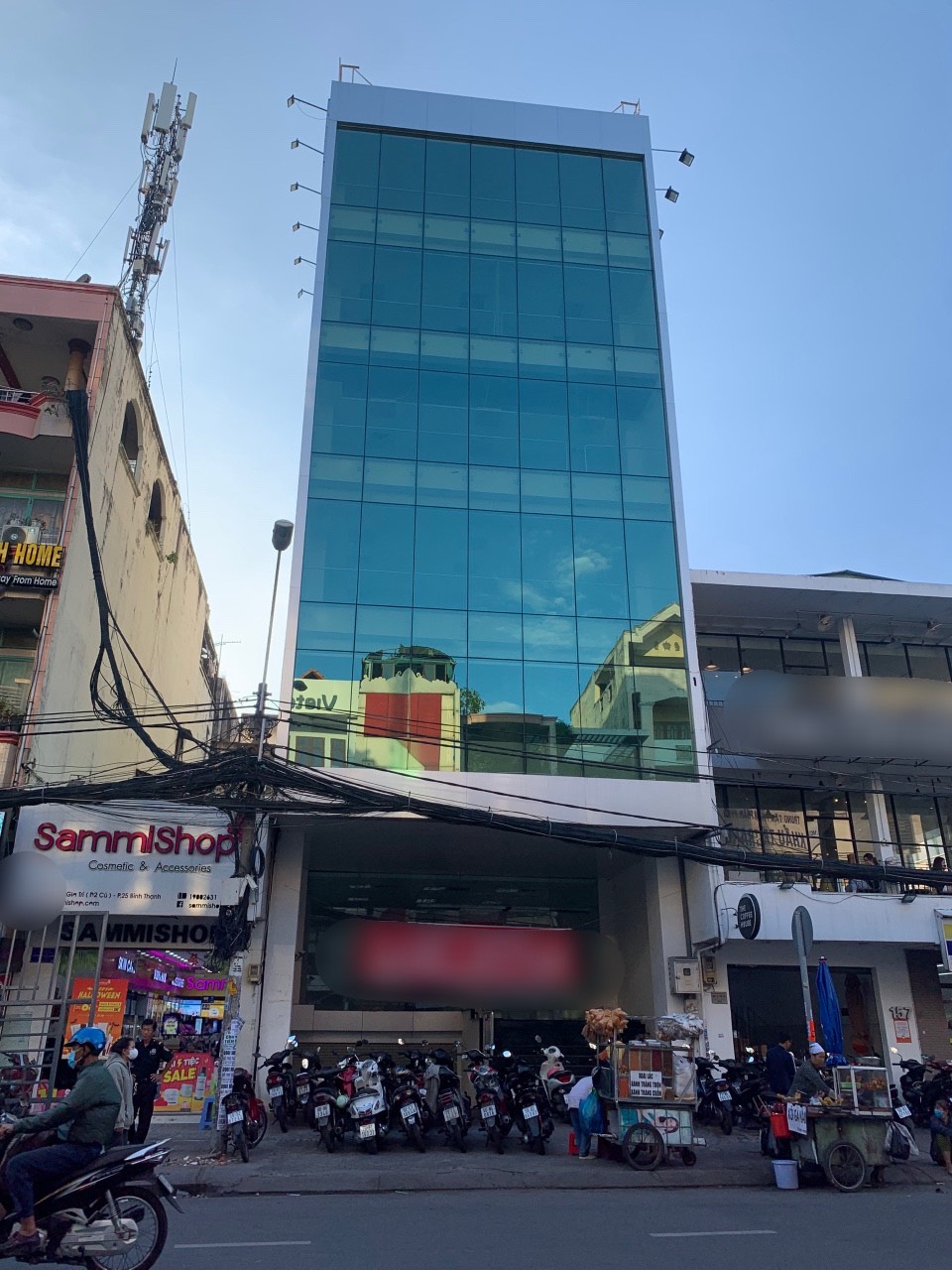 900m2