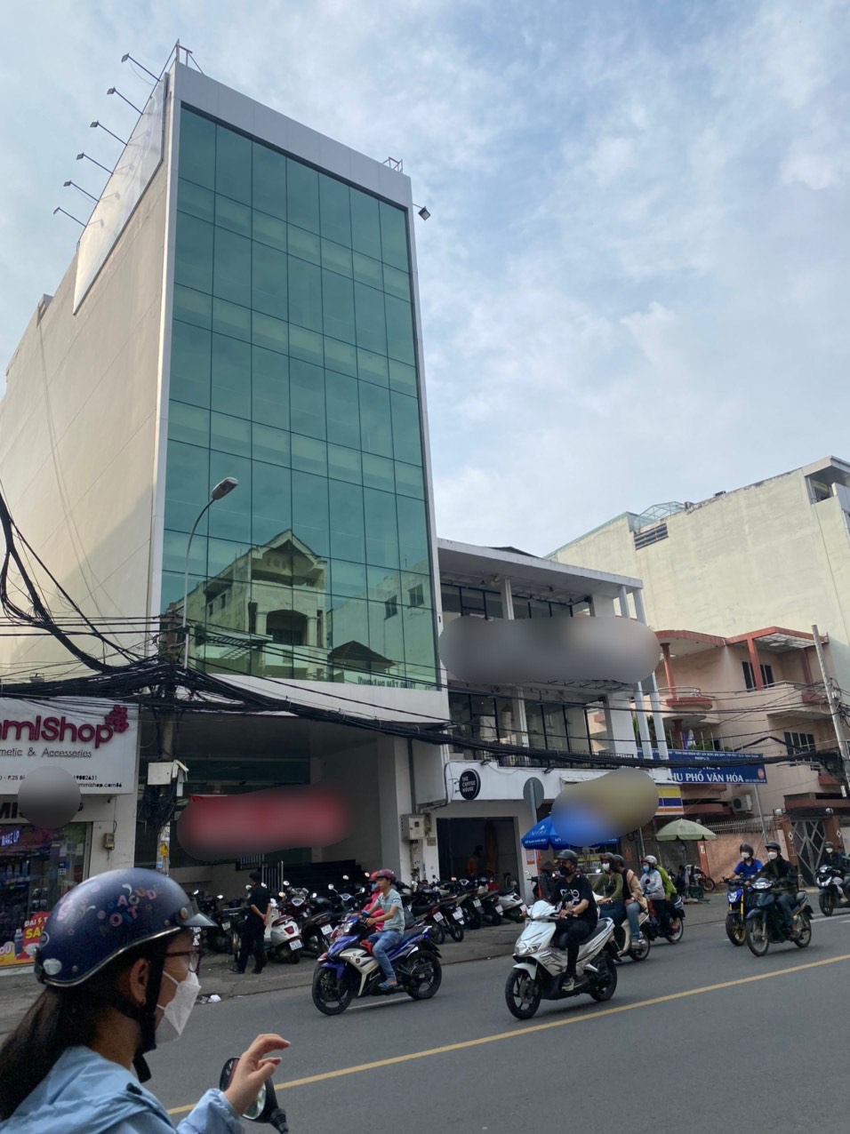 Cho Thuê nhà MT đường Đinh Tiên Hoàng, Phường ĐK, Quận 1, DT: 8,2x21m, DTSD: m2. Giá: 200tr tr/th