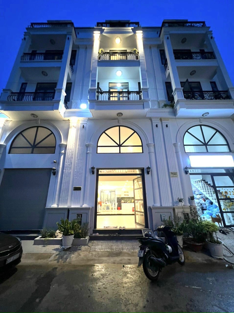 Bán gấp nhà phố đẹp Khu dân cư hoàng Quốc Việt Quận 7, TP HCM