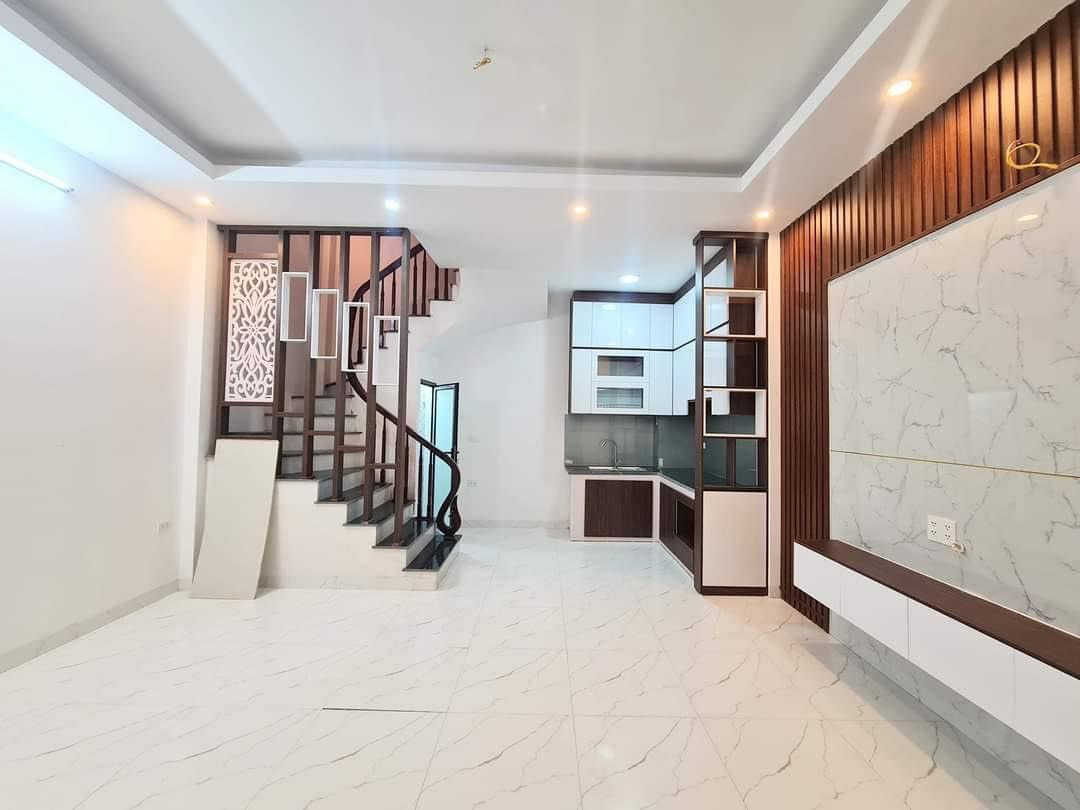 Bán nhà Vĩnh Hưng, 40m x 5T x 3.7 tỷ, Ô TÔ VÀO NHÀ - MẶT NGÕ