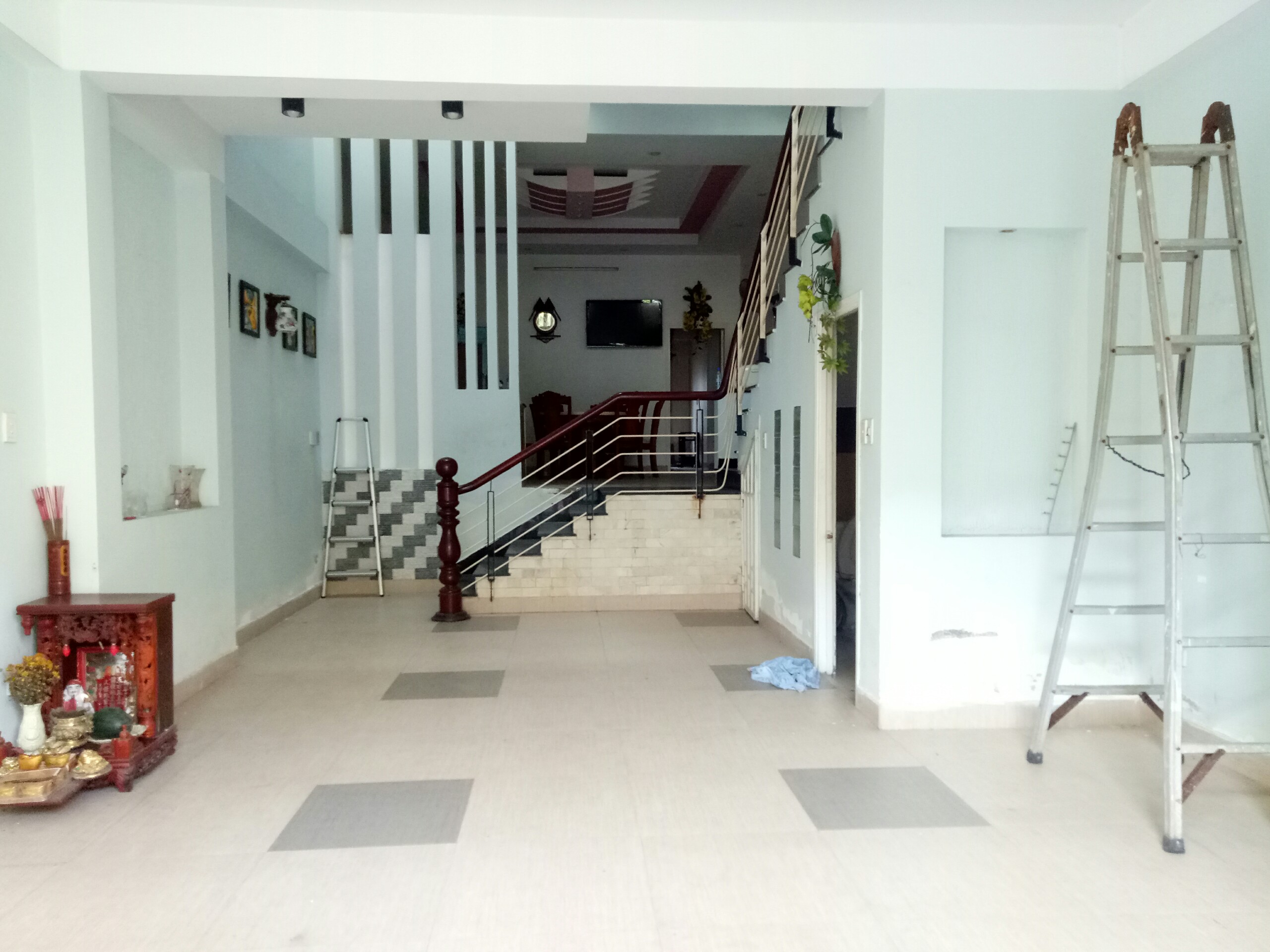 Nhà 3 tầng mặt tiền Nguyễn Trung Ngạn - 12 tr/tháng