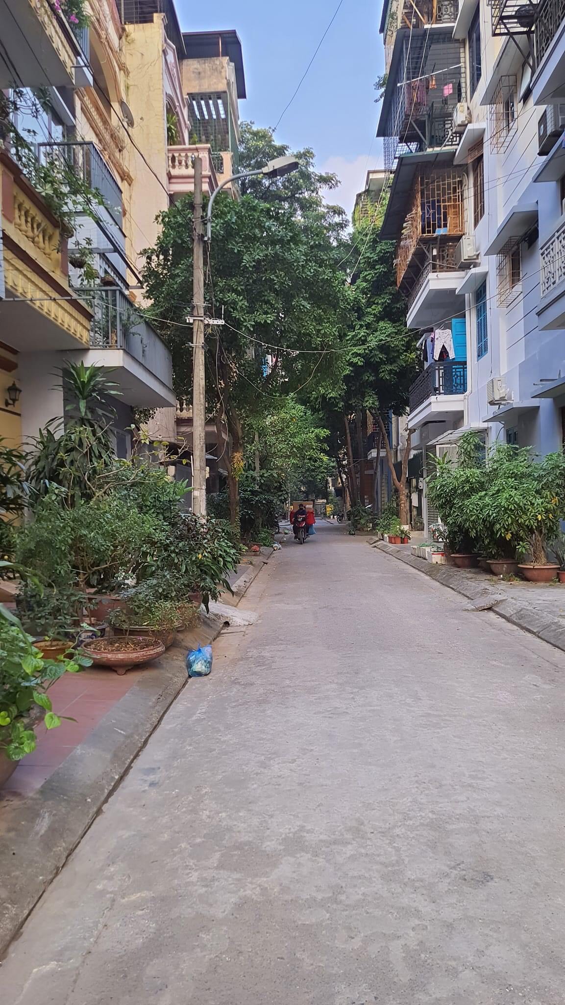 BÁN NHÀ PHỐ TRUNG KÍNH CẦU GIẤY Ô tô tránh, vỉa hè rộng, 50m2, 5tầng, chỉ 12tỷ