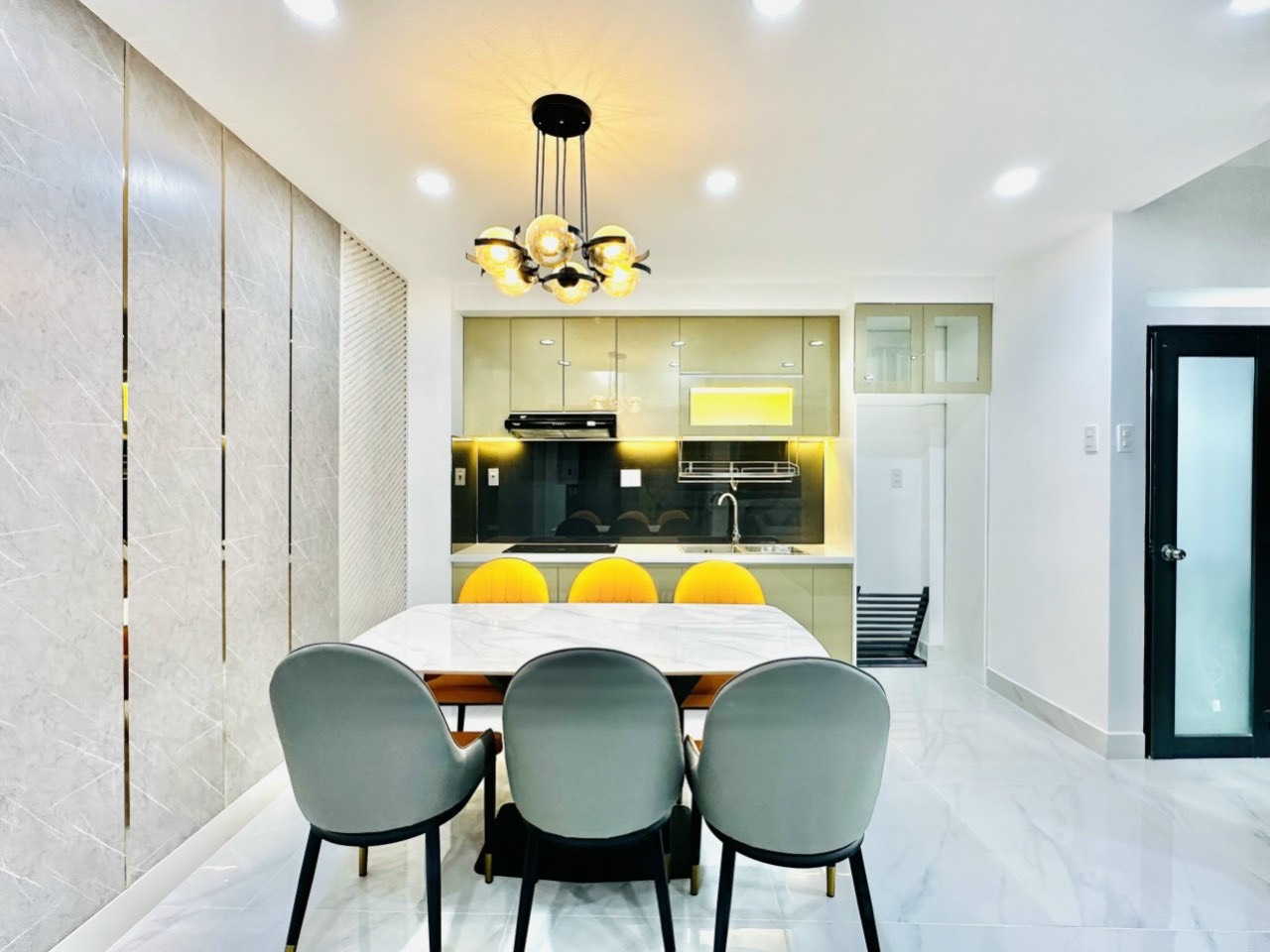 Hạ giá bán gấp nhà 2MT Nguyễn Thanh Tuyền, Phường 2, Quận Tân Bình 84m2, giá chỉ 20.5 tỷ