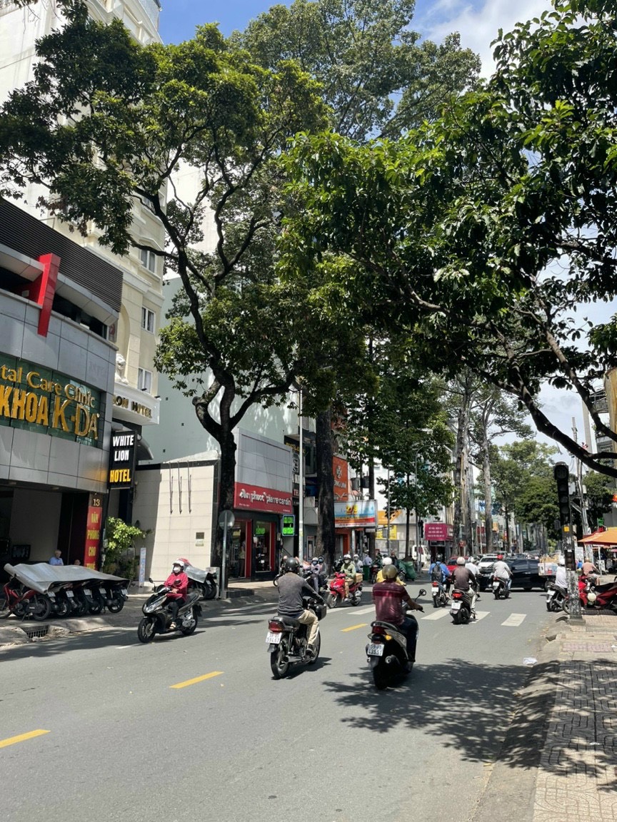 Hạ giá 6 tỷ bán gấp mặt tiền Lê Văn Huân, Phường 13, quận Tân Bình 117m2, giá bán 14.9 tỷ
