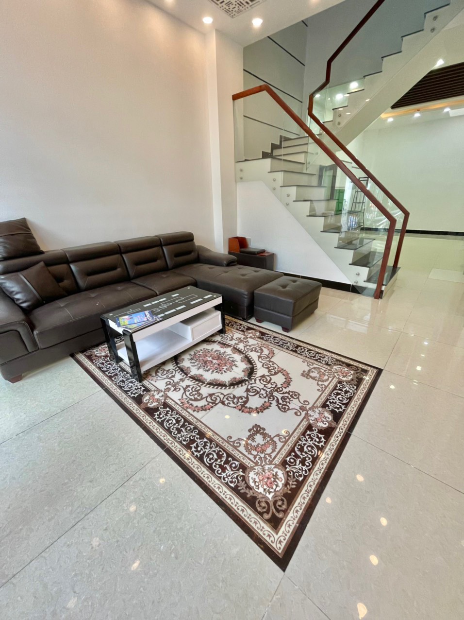 Cho thuê nhà nguyên căn KDC Phú Thuận Gò Ô Môi Q7.DT:3,5x18 , trệt 3 lầu 4pn 5wc.Giá;19tr