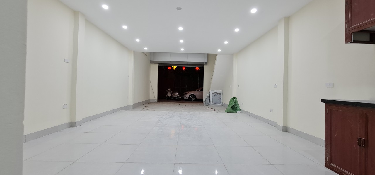 Cho thuê nhà Hoàng Văn Thái 65m2 x 3 tầng, Ô tô tải đỗ cửa, 15 triệu/tháng