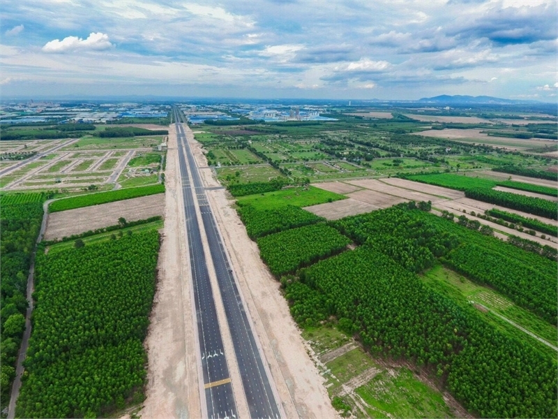 Cần bán đất với nhà xưởng TDT 8ha7 (87.000m) đất SKC, trong đó có hơn 2ha nhà xưởng