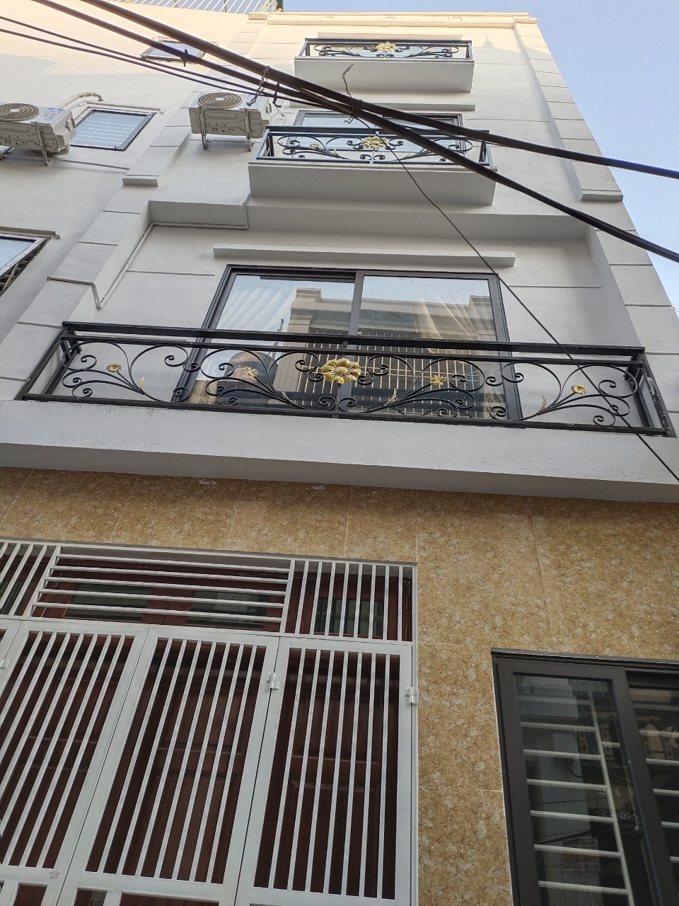 Chính chủ bán nhà 4 tầng, 1 tum, MT4.45m nở hậu, ngõ TN 4M (sổ đỏ cất két) ngay trung tâm quận Hà Đông.