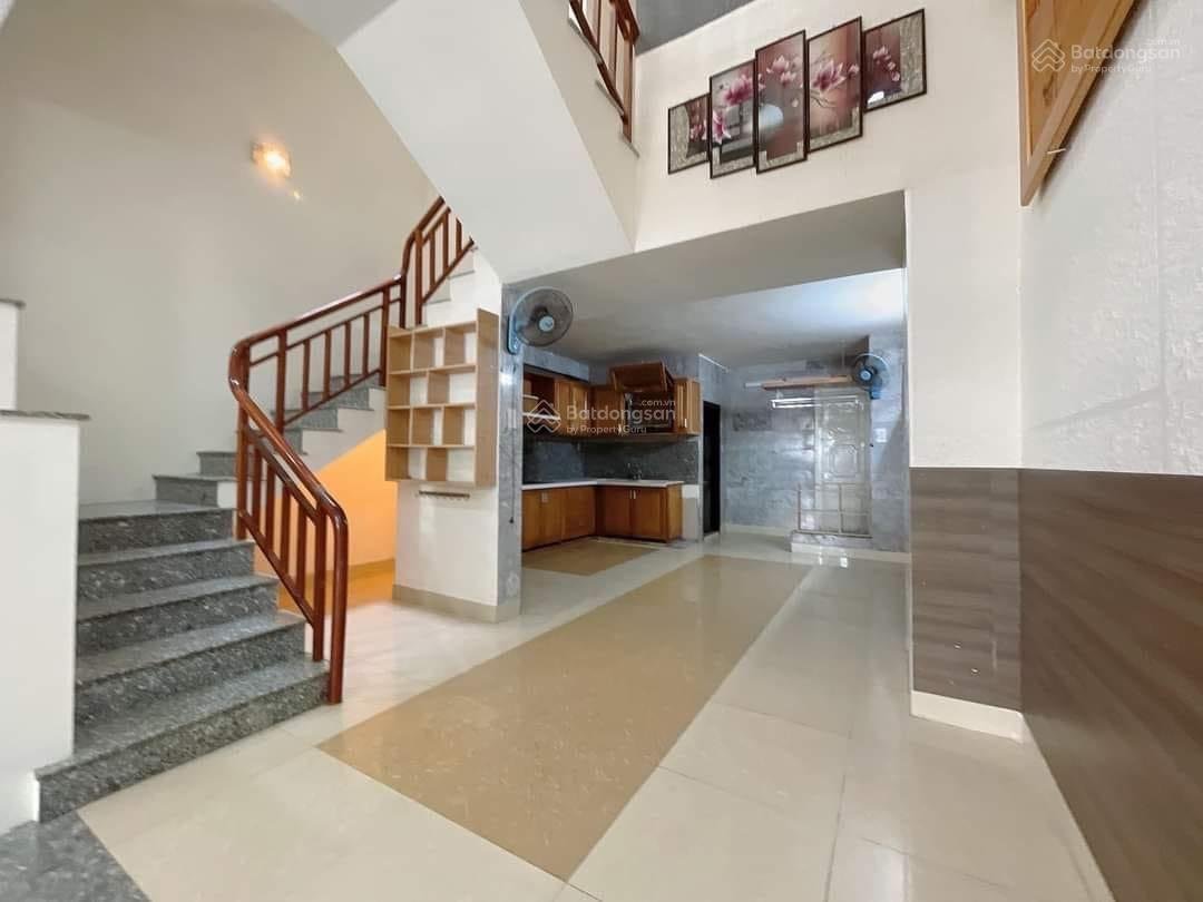 Bán nhà 2 tầng đường Nguyễn Du, trung tâm thành phố