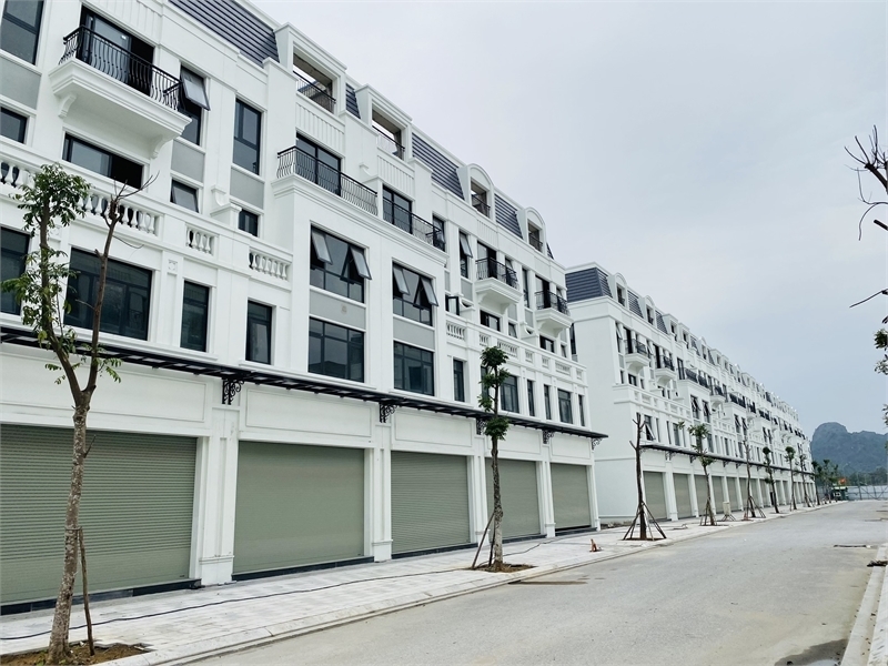 Bán Shophouse,Liền kề,Biệt thự bao biển nằm trên trục đường 6 làn Hạ Long - Cẩm Phả,giá chỉ 5.6 tỷ/lô,sổ đỏ lâu dài