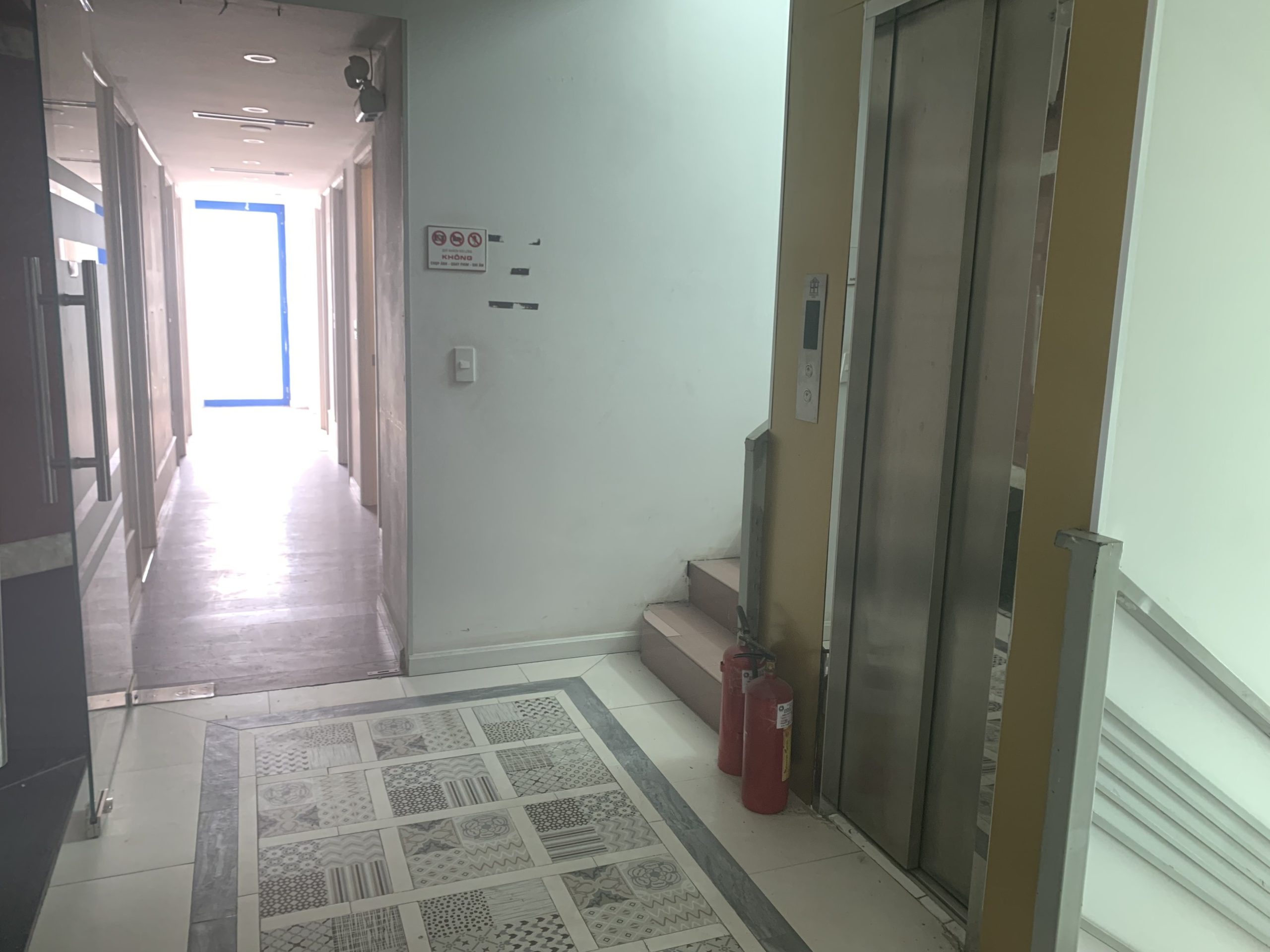 Thuê nhà tòa nhà đường An Dương Vương, Phường 2, Quận 5. DT 7x20m, trệt, 8 lầu, có 2 thang máy. Giá thuê 260 triệu /tháng