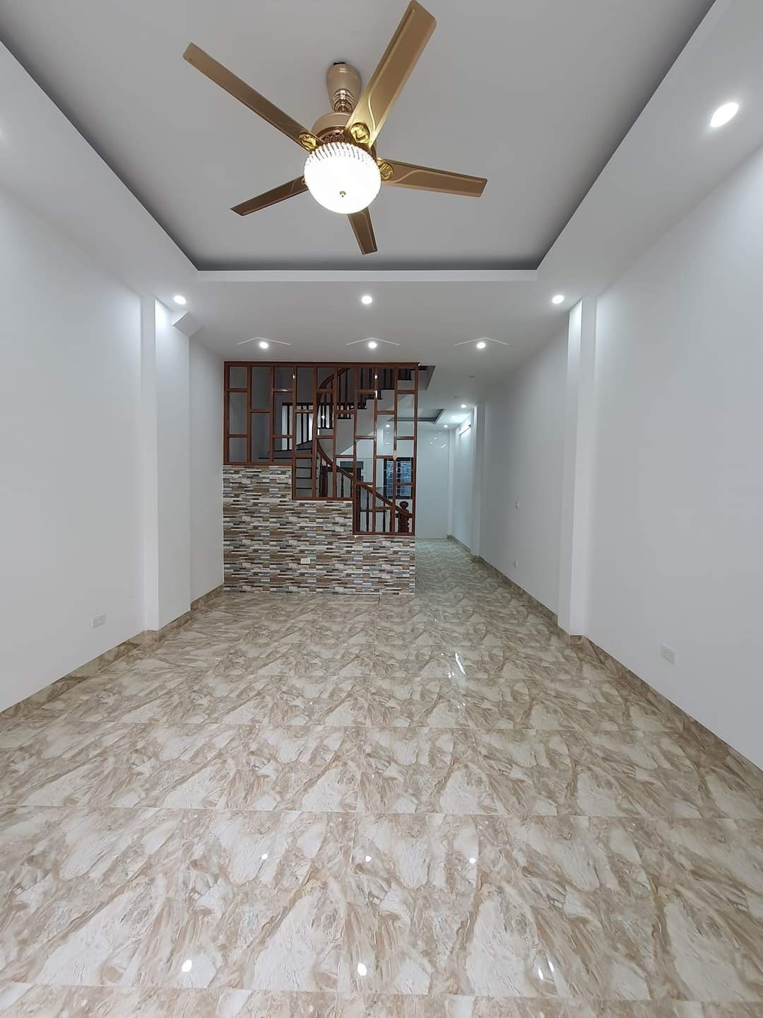 Đất vượng phát Kim Mã Thượng, Ba Đình, taxi đỗ cửa, tặng nội thất, gần phố, 55m, 5T, Mt 5m, 6.2 tỷ