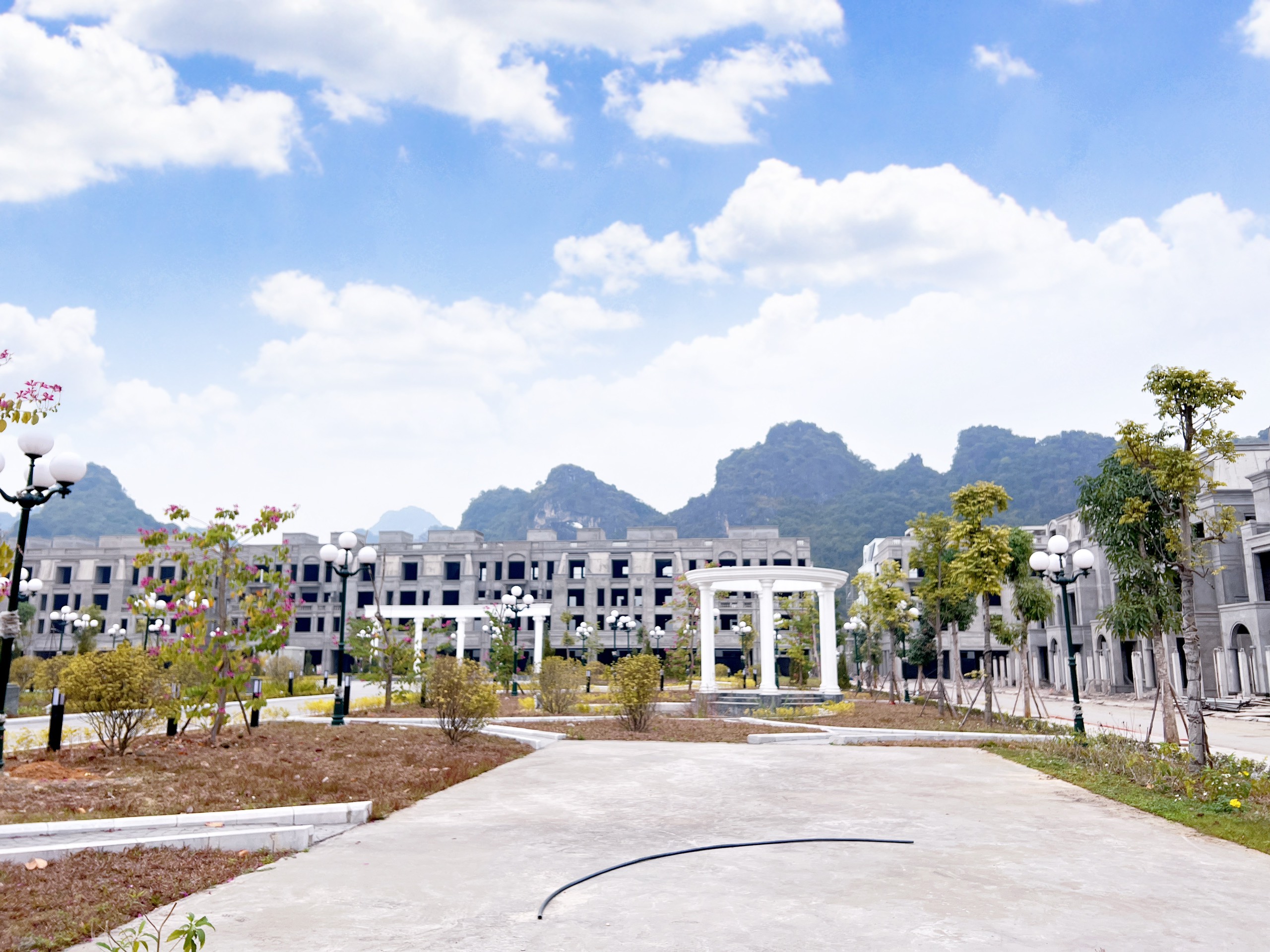 Bán nhanh sản phẩm liền kề, shophouse, biệt thự dự án La emera Khe cá TP Hạ Long,giá chỉ 6.4 tỷ/lô,CK 5%,tặng ngay 5