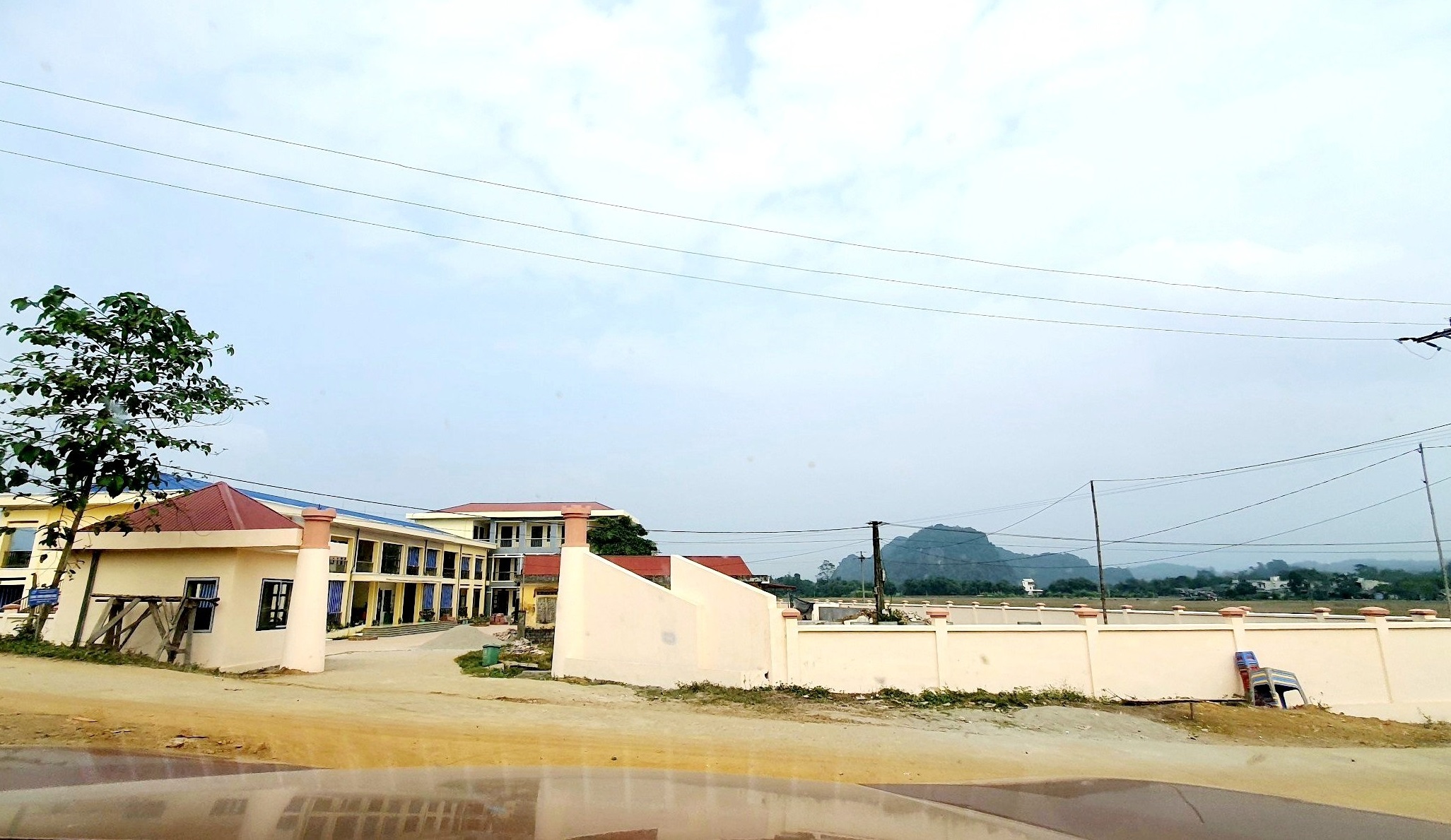 BÁN ĐẤT SIÊU ĐẸP 3400M2 CÓ 400M ONT chỉ 320k/m Siêu phẩm 3400m2 có ngay 400m2 đất ở, bám đường bê tông 34m